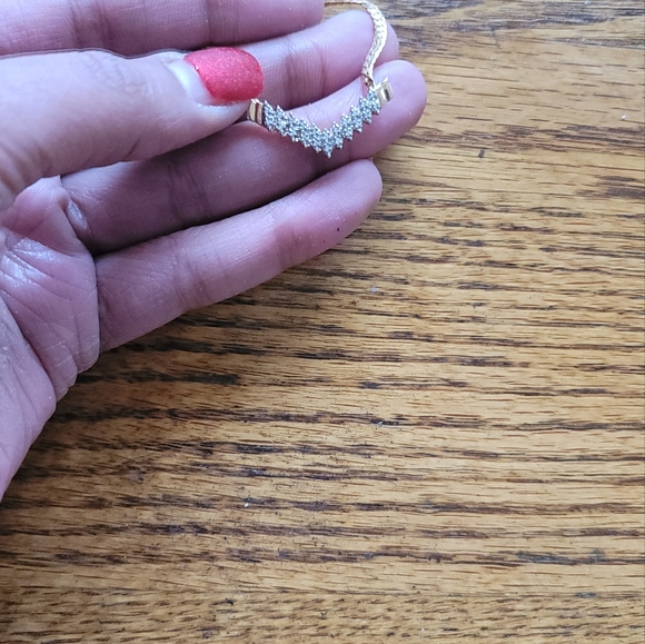 14KT Yellow Gold V Shape Chevron Diamond Pendant Necklace Jewelry - Picture 4 of 9